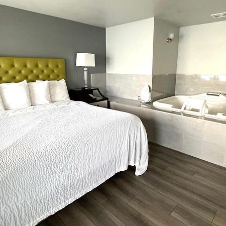 Tides Inn & Suites Порт Таунсънд Екстериор снимка