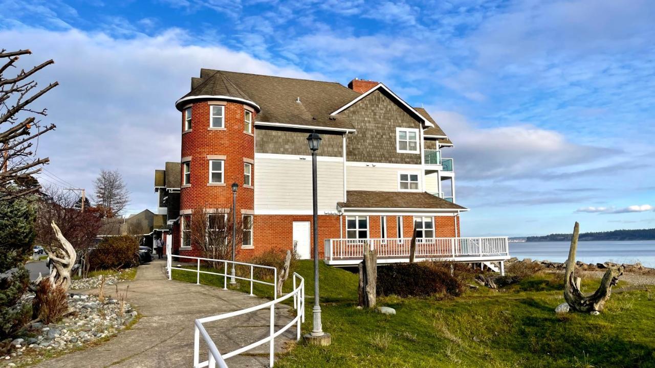Tides Inn & Suites Порт Таунсънд Екстериор снимка