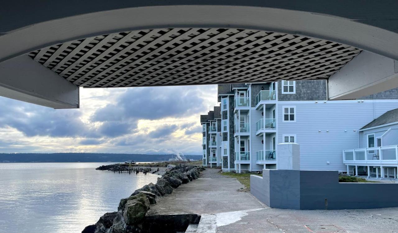 Tides Inn & Suites Порт Таунсънд Екстериор снимка