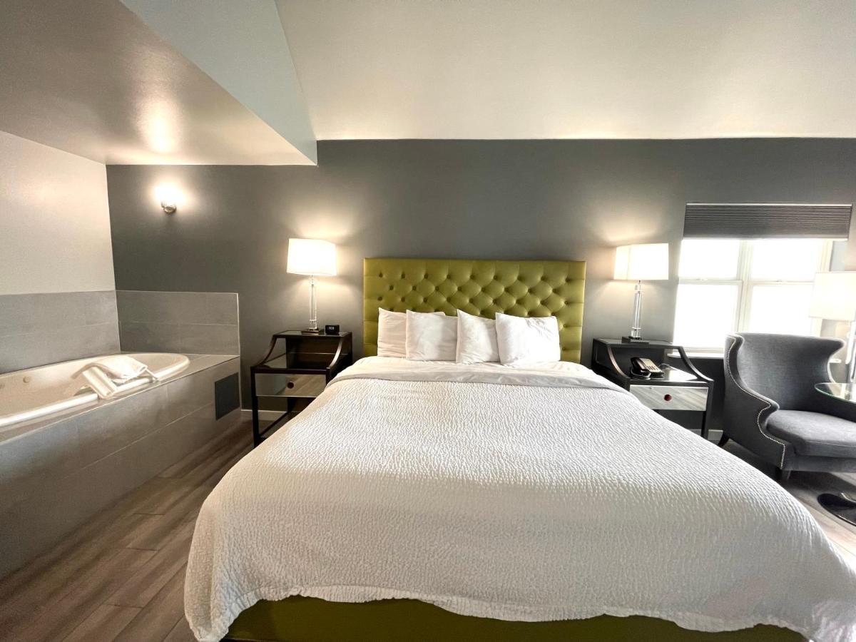 Tides Inn & Suites Порт Таунсънд Екстериор снимка