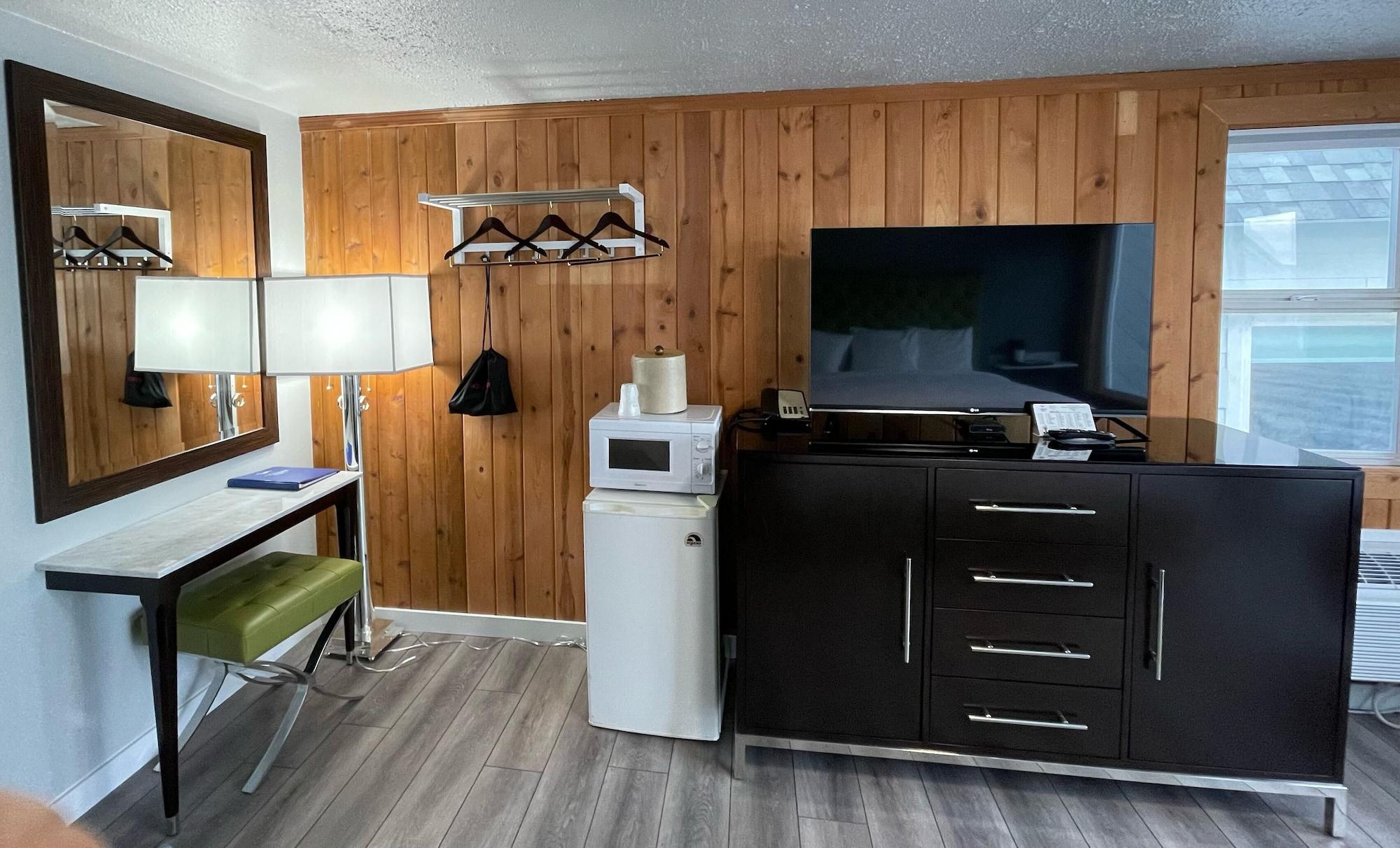 Tides Inn & Suites Порт Таунсънд Екстериор снимка
