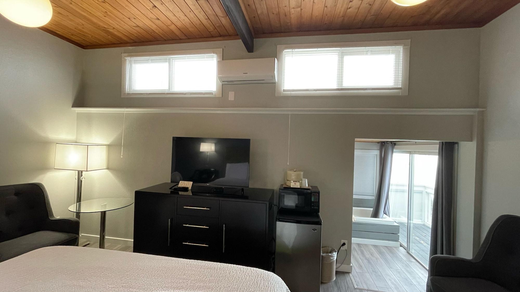 Tides Inn & Suites Порт Таунсънд Екстериор снимка