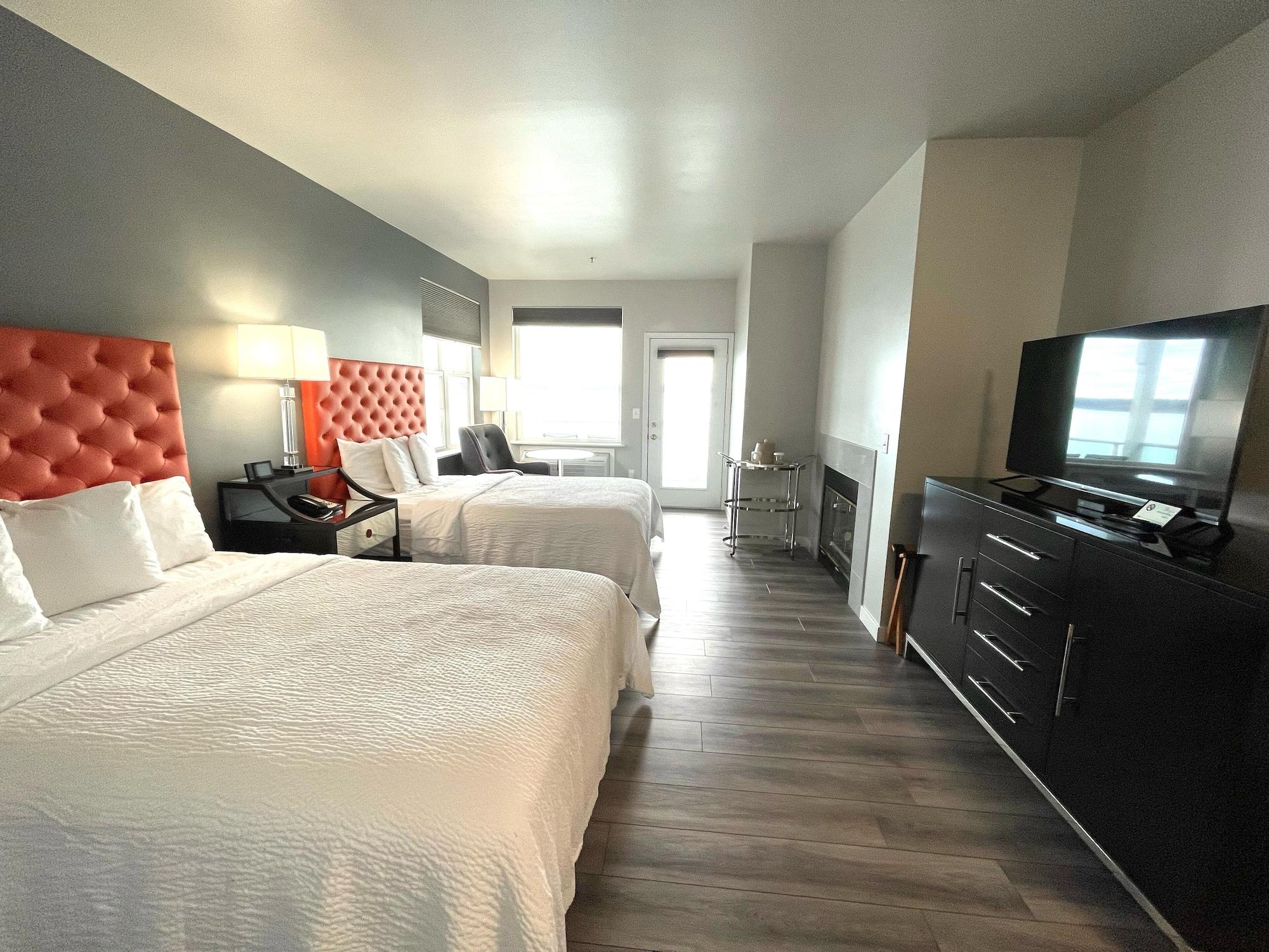 Tides Inn & Suites Порт Таунсънд Екстериор снимка