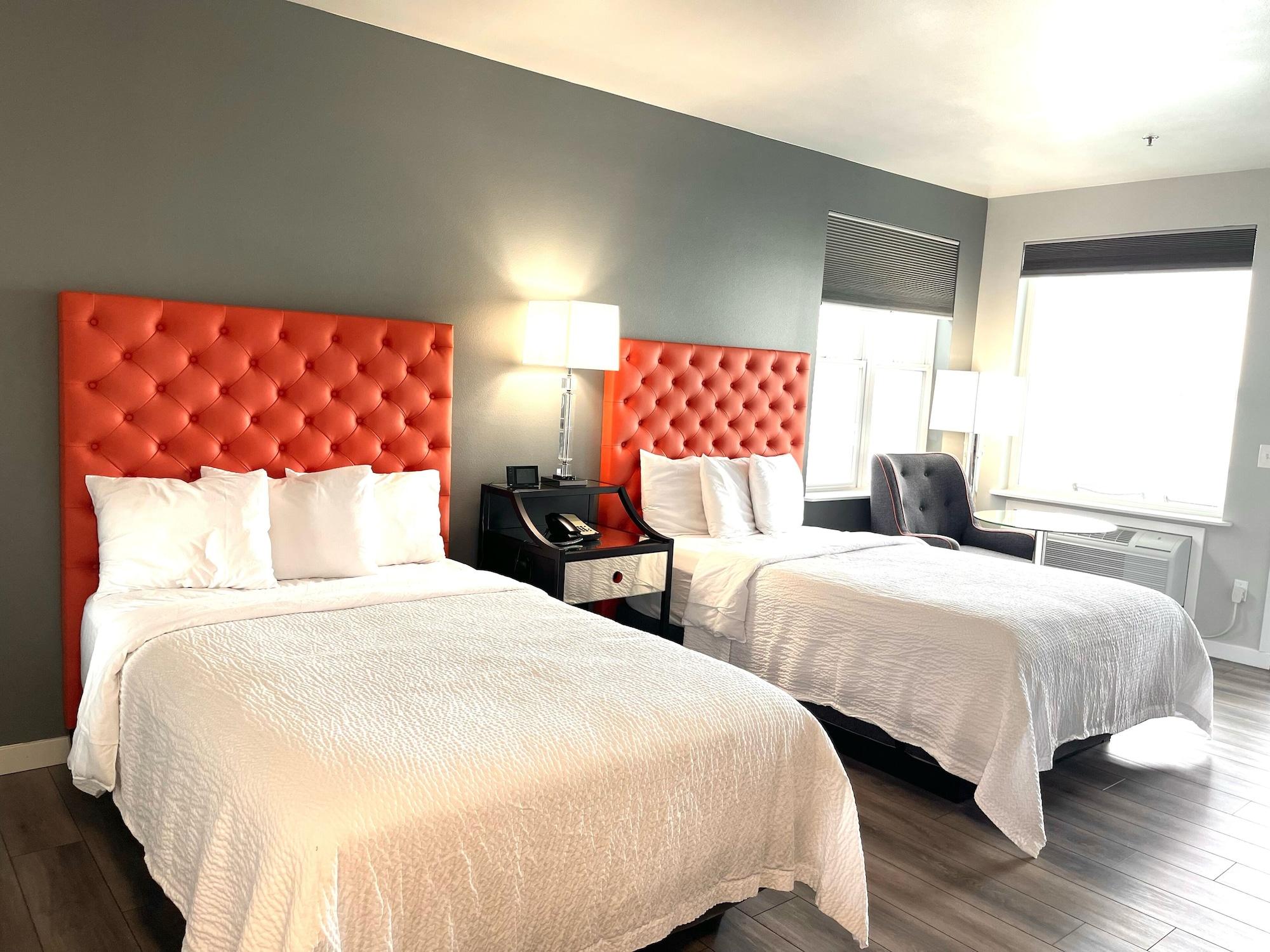 Tides Inn & Suites Порт Таунсънд Екстериор снимка