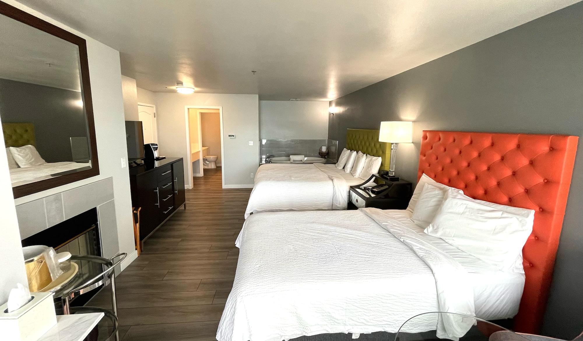 Tides Inn & Suites Порт Таунсънд Екстериор снимка