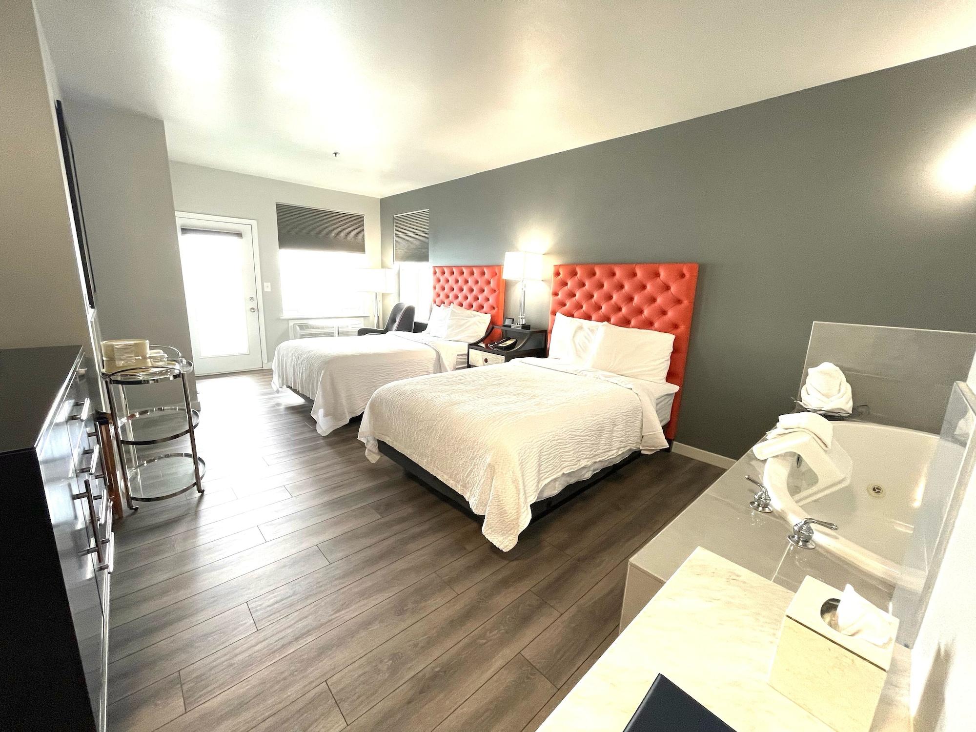 Tides Inn & Suites Порт Таунсънд Екстериор снимка