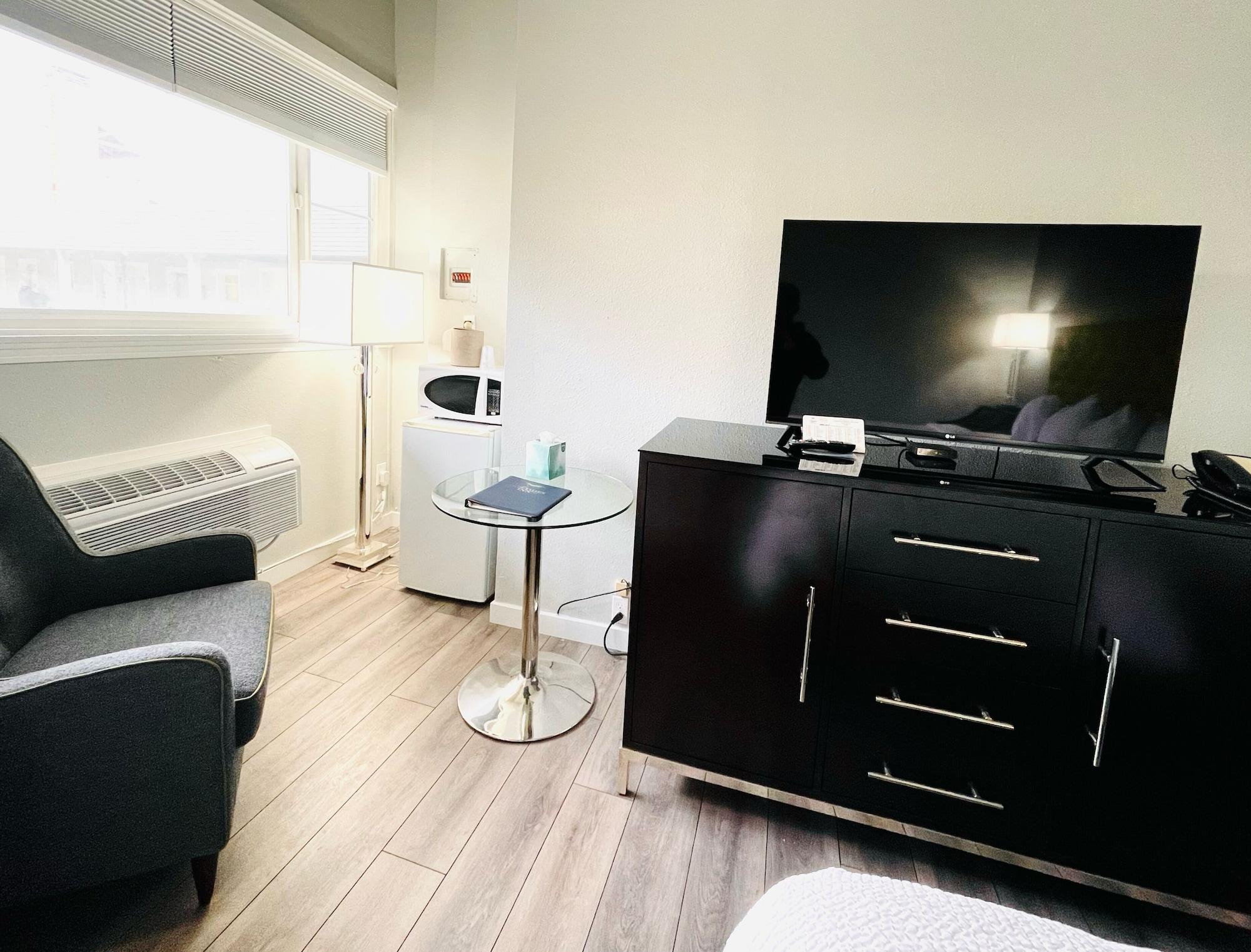 Tides Inn & Suites Порт Таунсънд Екстериор снимка