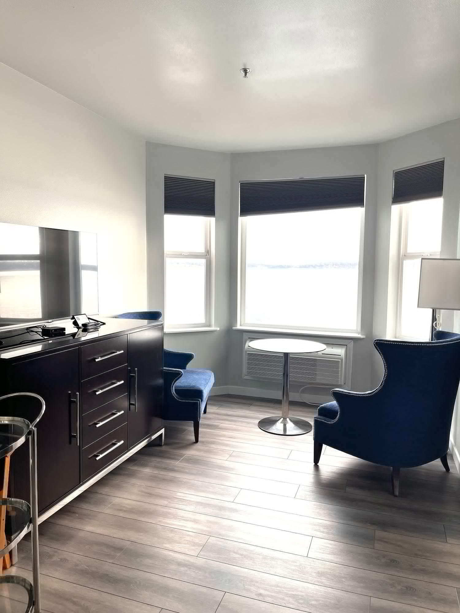 Tides Inn & Suites Порт Таунсънд Екстериор снимка