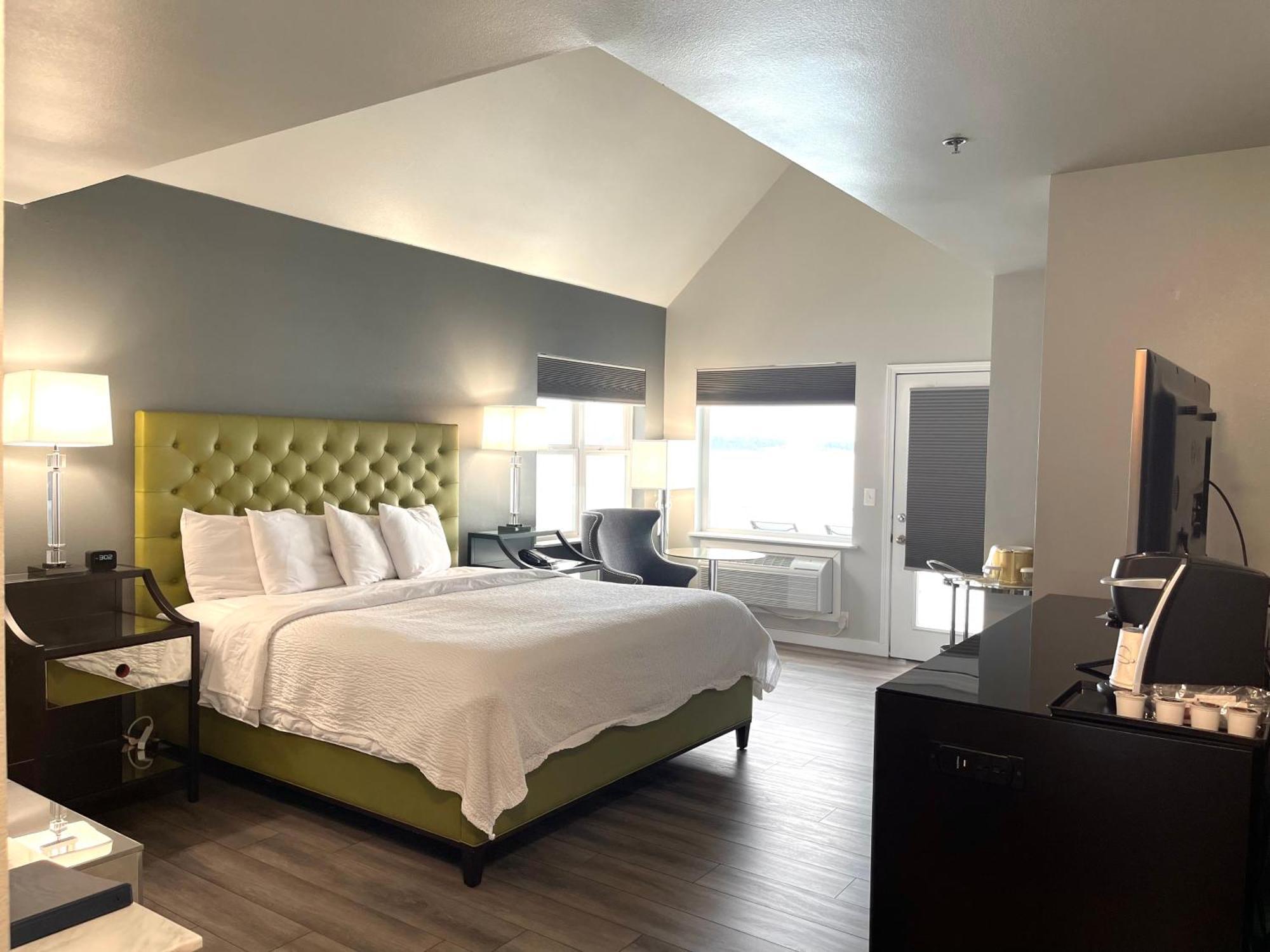 Tides Inn & Suites Порт Таунсънд Стая снимка
